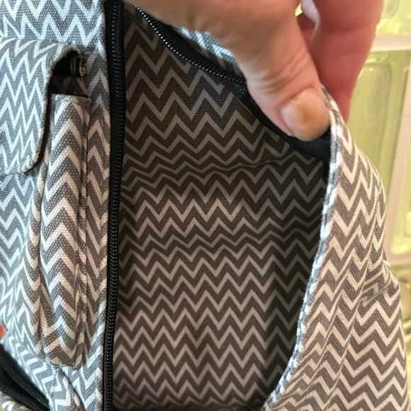 Multiple compartment sling Crossbody bag - Picture 4 of 6